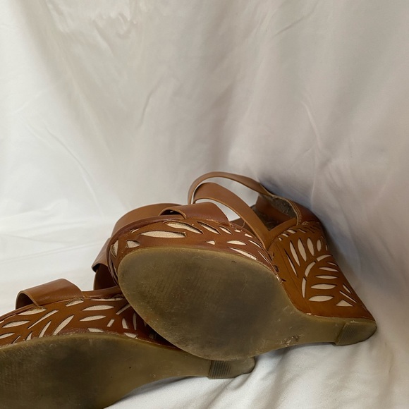 Charming Charlie Brown Laser Cut Wedges - Picture 6 of 8